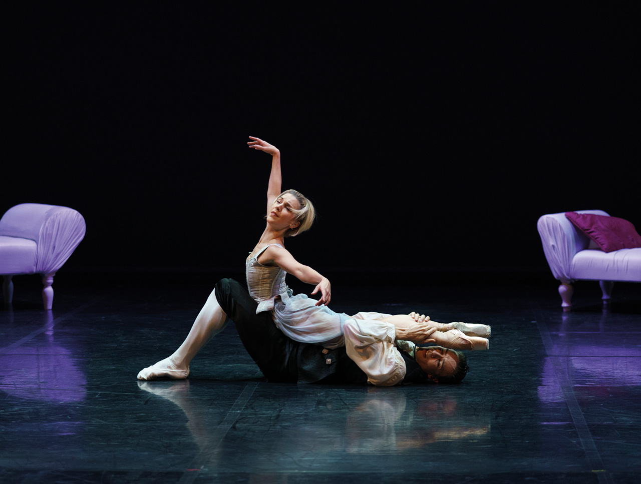 Antoinette Brooks-Daw as Madame de Tourvel and Joseph Taylor as Valmont ...